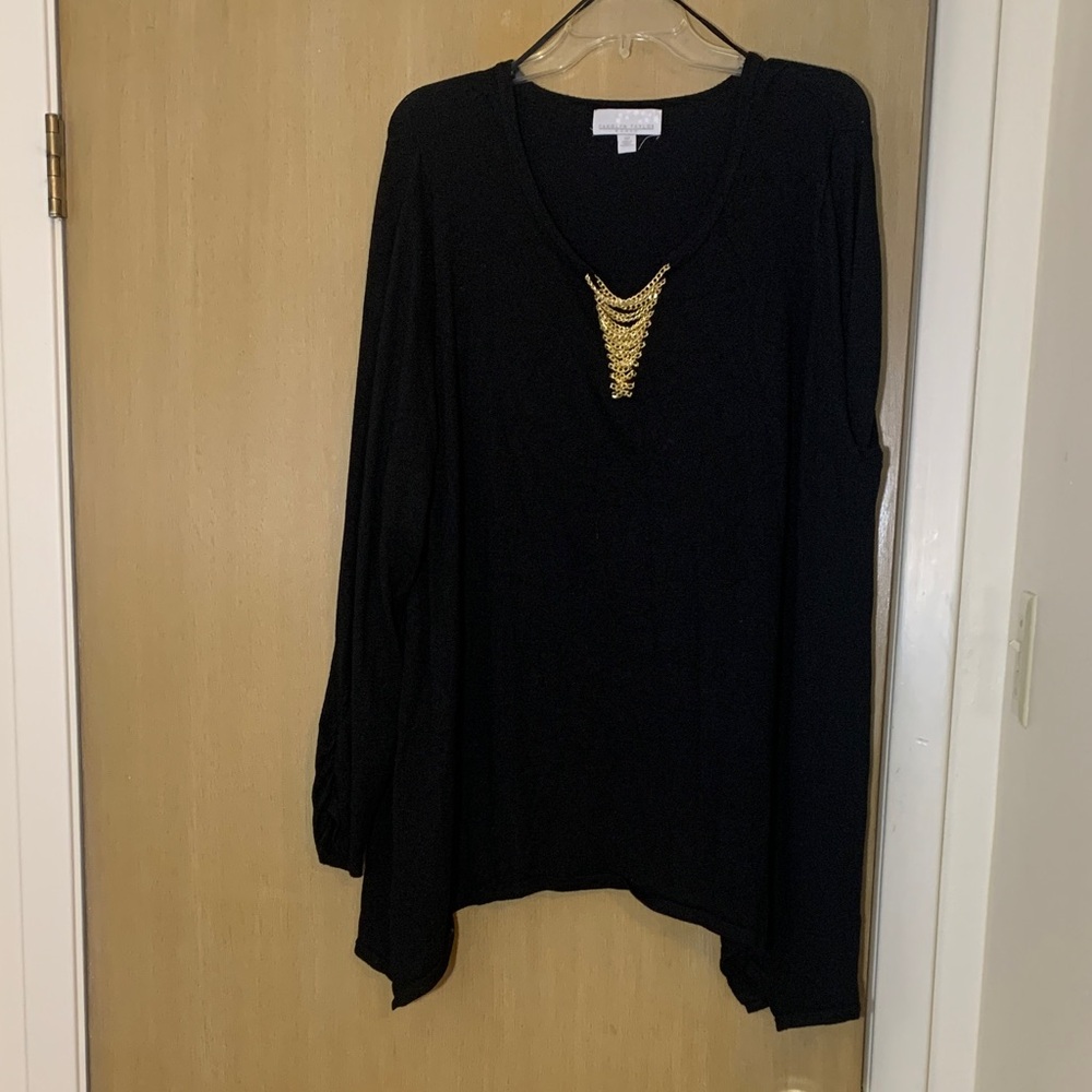⭐️⭐️MAGNIFICENT BLACK PLUS SIZE SWEATER WITH GOLD COLORED CHAIN DETAIL⭐️⭐️